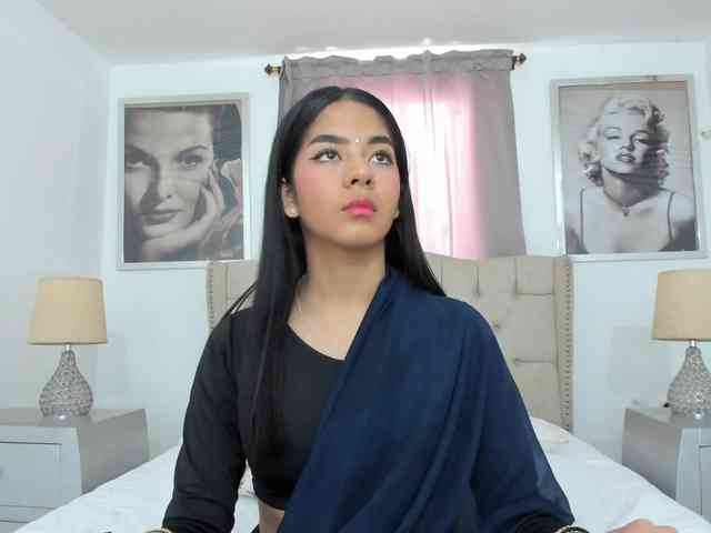 Kyraaa webcam
