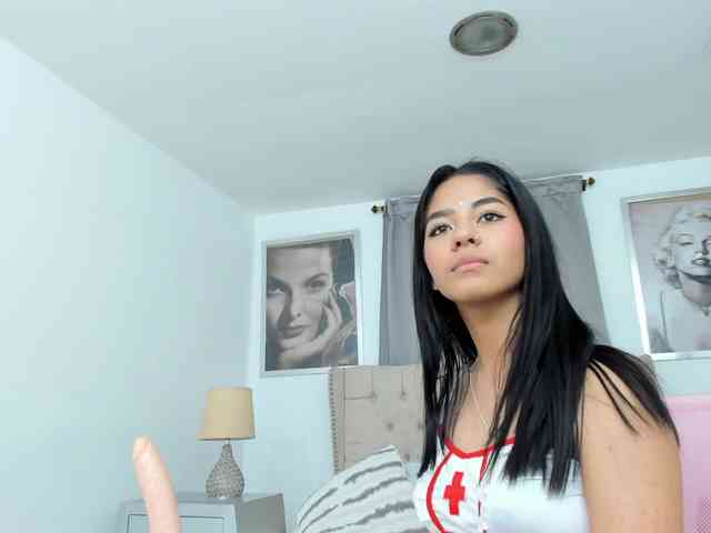 Kyraaa webcam