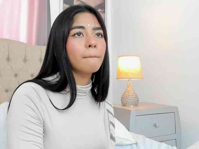 Kyraaa webcam