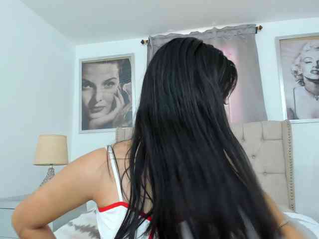 Kyraaa webcam