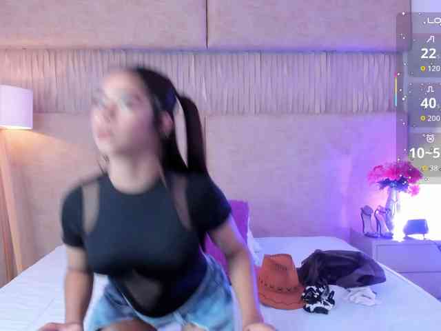 Kyraaa webcam