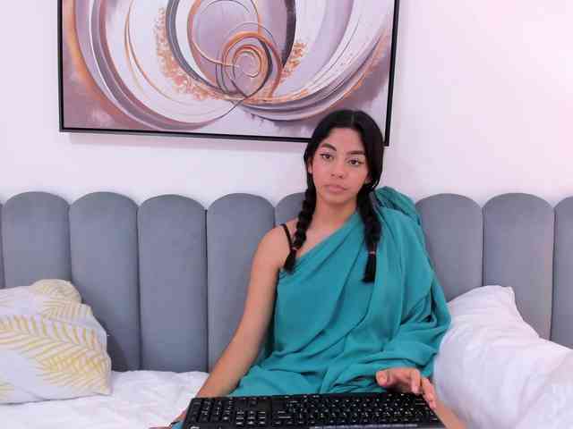 Kyraaa webcam