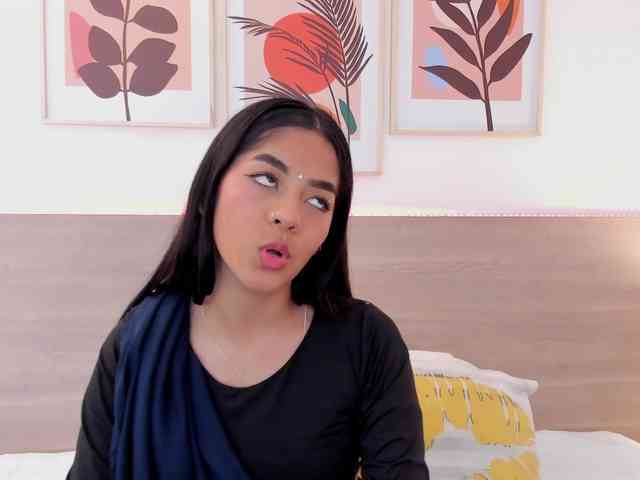Kyraaa webcam