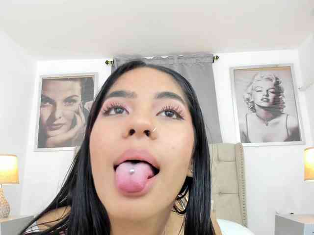 Kyraaa webcam