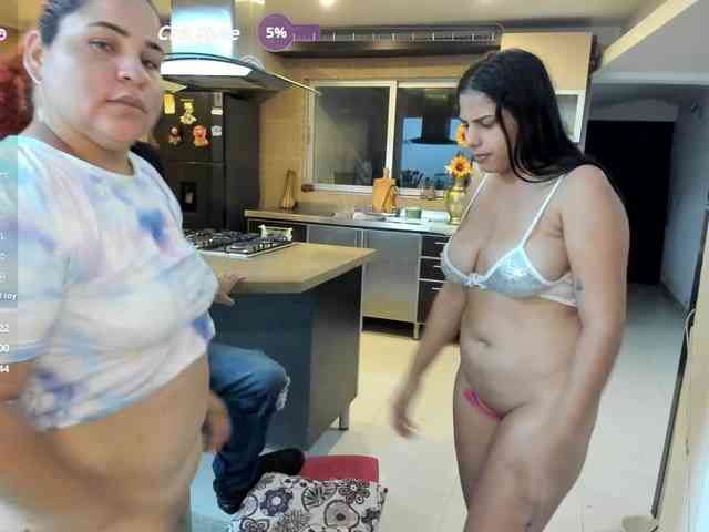ladys-sexyin-thepub webcam