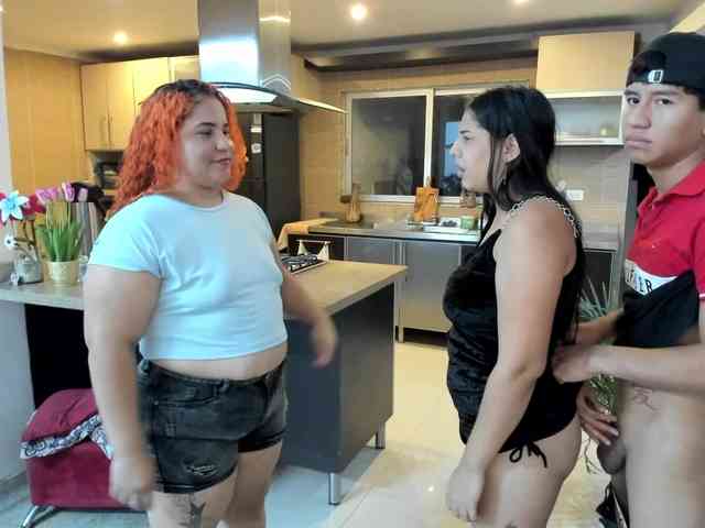 ladys-sexyin-thepub webcam