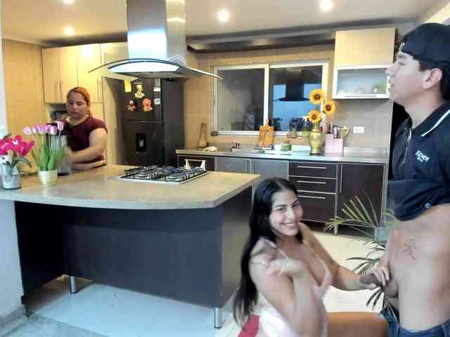 ladys-sexyin-thepub webcam