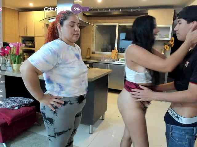 ladys-sexyin-thepub webcam