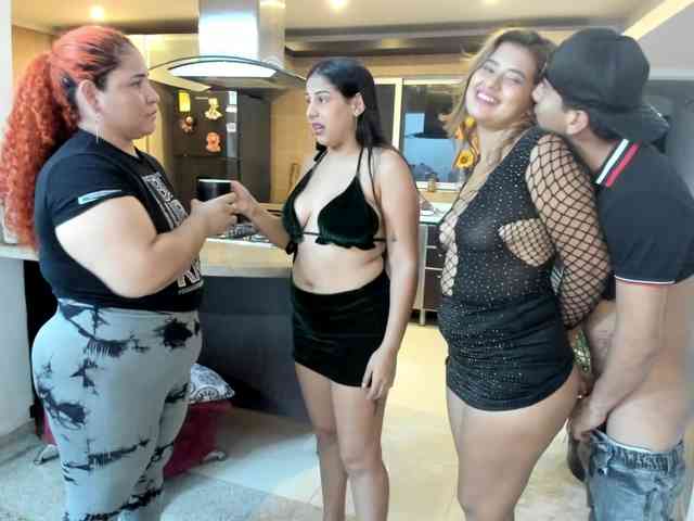 ladys-sexyin-thepub webcam