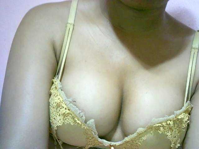 Minou20 webcam bongacams model stream image