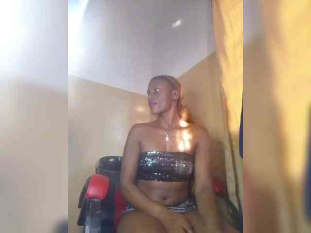 Sweetloveh webcam