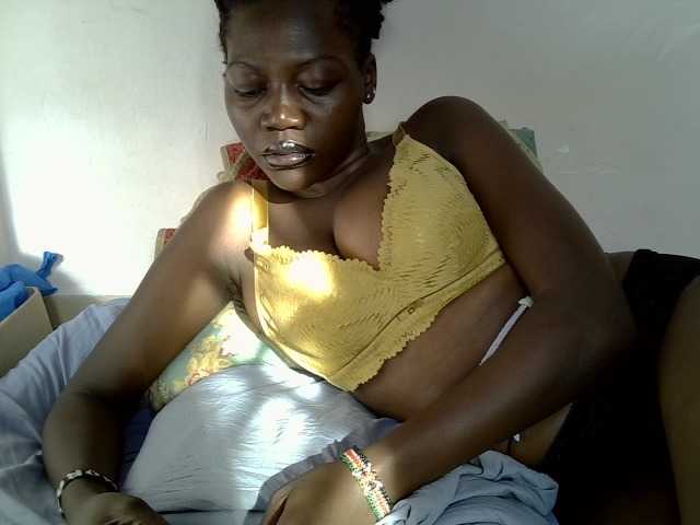 juicy-bella Live Cam on BongaCams