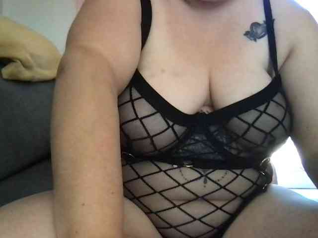 BrunetteBitchx webcam