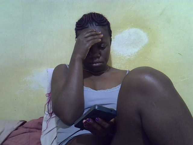 le modèle Pretty-doll est en webcam porno dans un show sur le site bongacams, il possède les tags suivants: Ebony,Brunette,Shaved