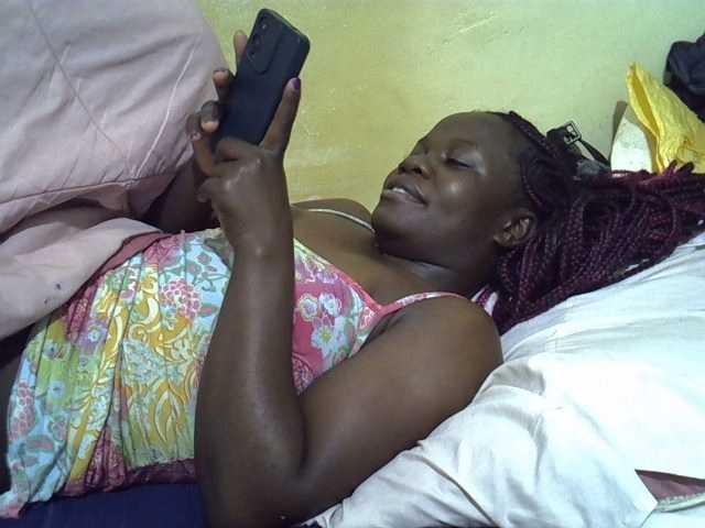 le modèle Pretty-doll est en webcam porno dans un show sur le site bongacams, il possède les tags suivants: Ebony,Brunette,Shaved