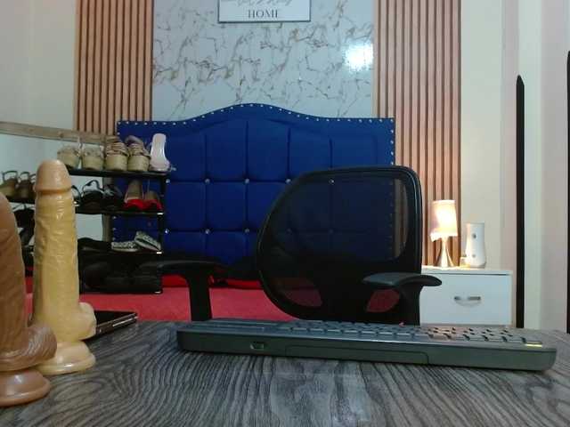Daniela-Saenz webcam