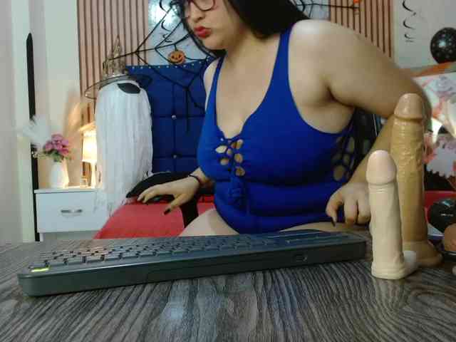 Daniela-Saenz webcam