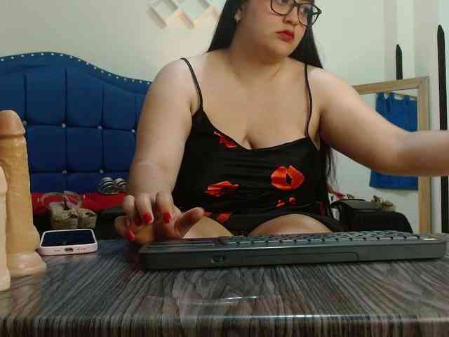 Daniela-Saenz webcam