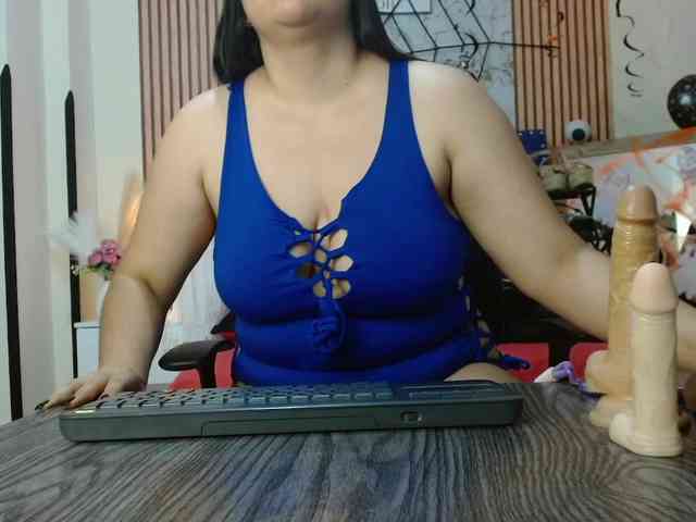 Daniela-Saenz webcam