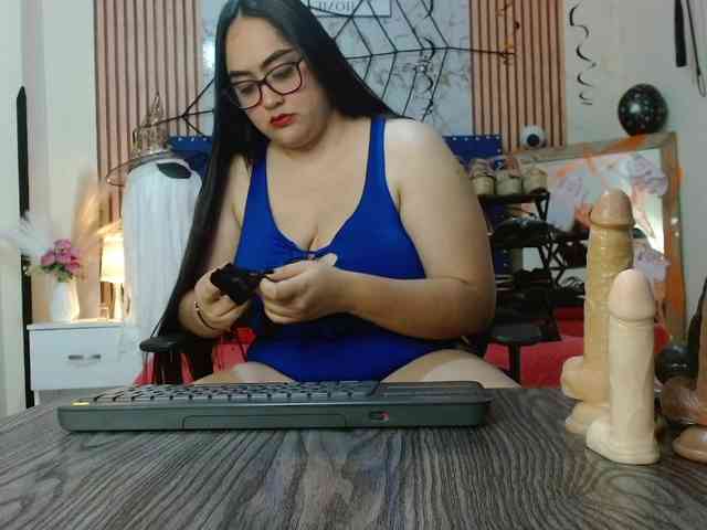 Daniela-Saenz webcam