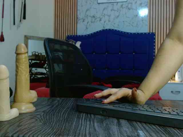 Daniela-Saenz webcam