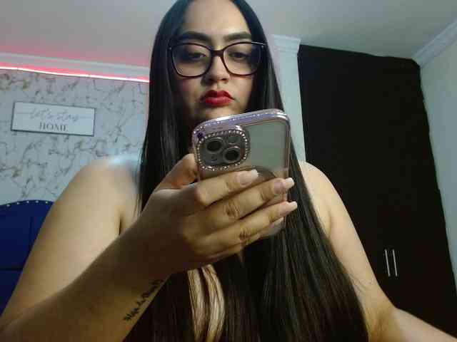 Daniela-Saenz webcam