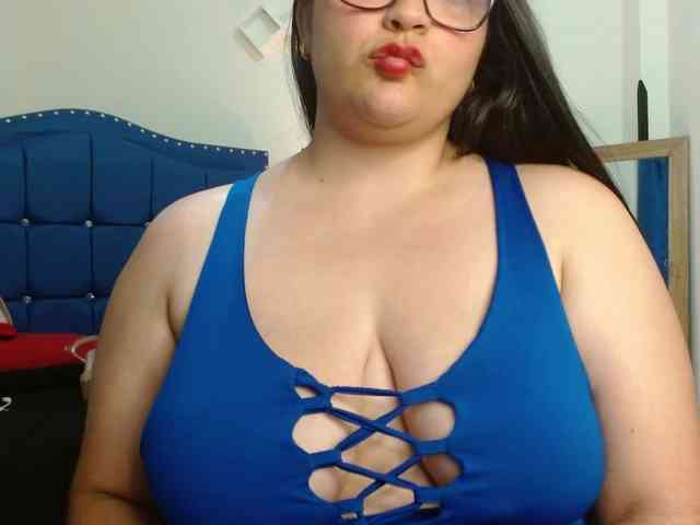 Daniela-Saenz webcam