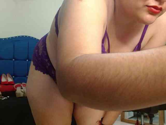 Daniela-Saenz webcam