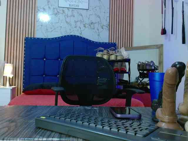 Daniela-Saenz webcam