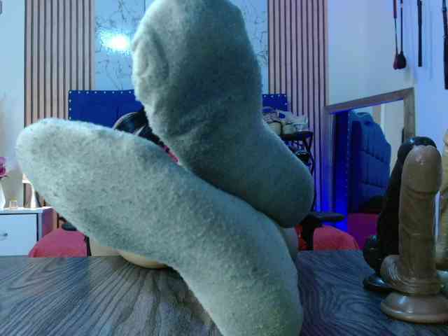 Daniela-Saenz webcam