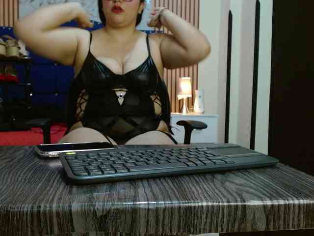 Daniela-Saenz webcam