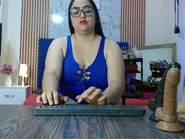 Daniela-Saenz webcam