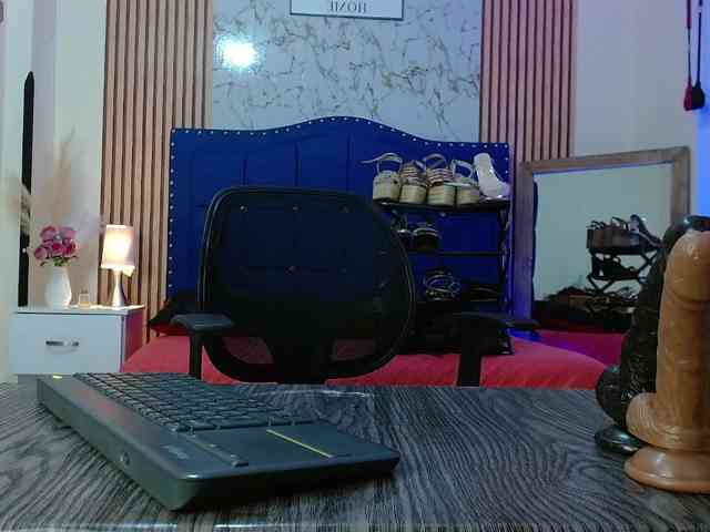 Daniela-Saenz webcam