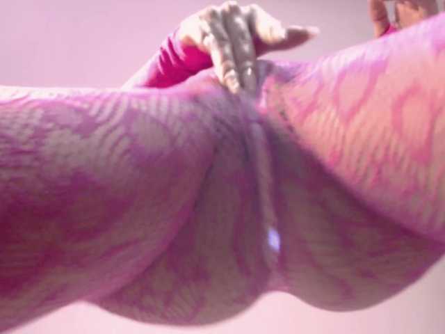 bellaqueen0701's BongaCams show and profile