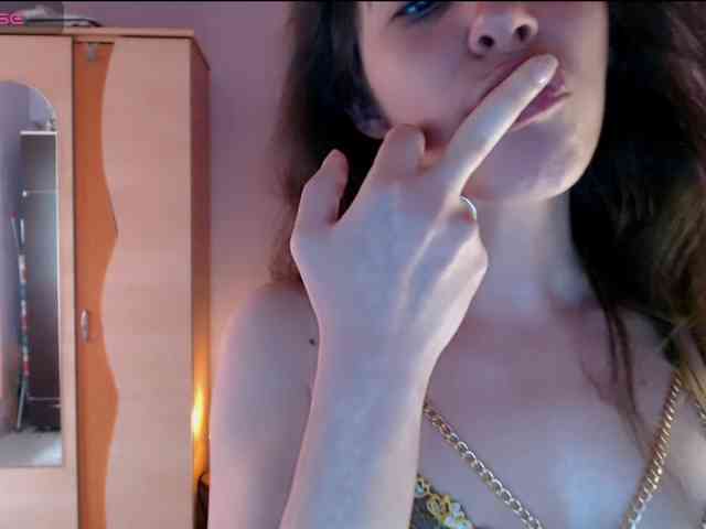 bellaqueen0701 webcam