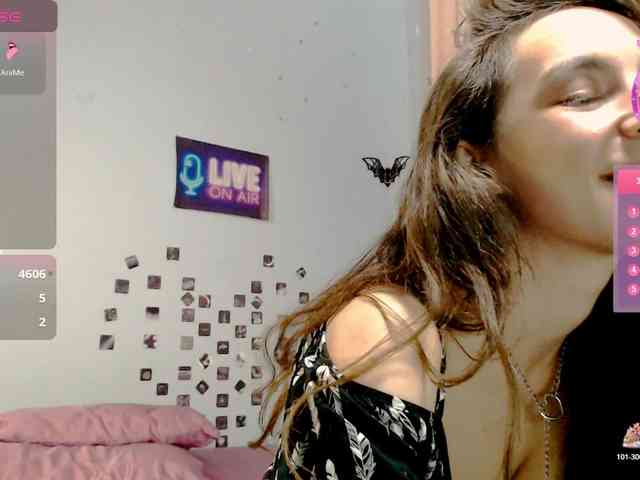bellaqueen0701 webcam