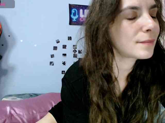 bellaqueen0701 webcam