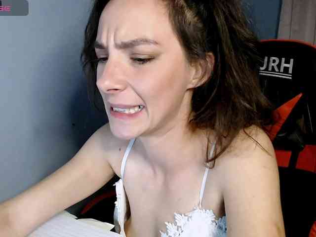 bellaqueen0701 webcam