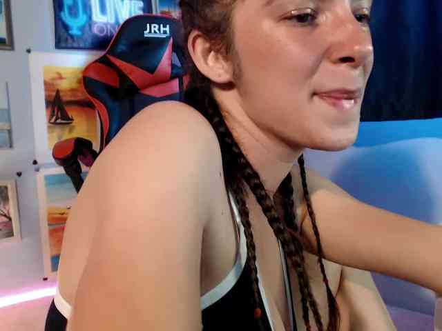bellaqueen0701 webcam