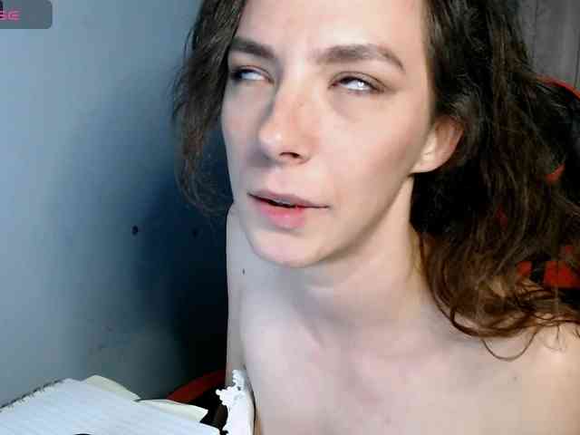 bellaqueen0701 webcam