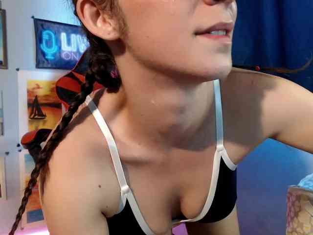 bellaqueen0701 webcam