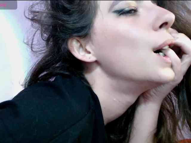 bellaqueen0701 webcam