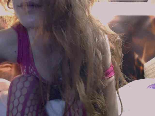 bellaqueen0701 webcam