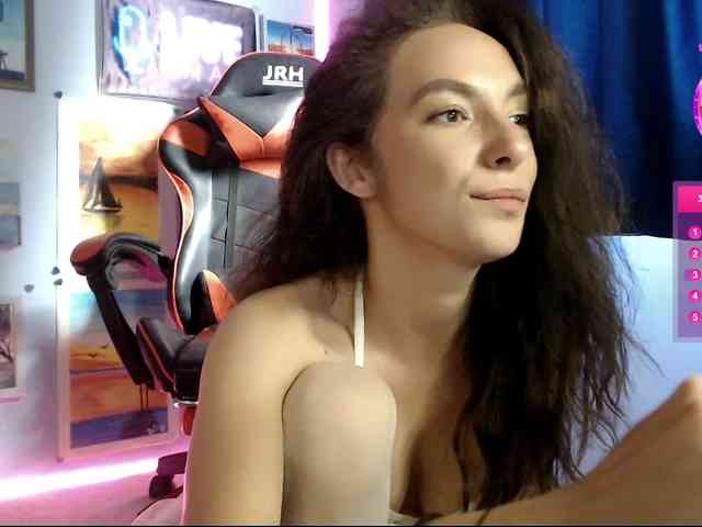 bellaqueen0701 webcam