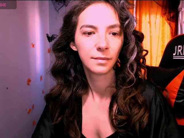 bellaqueen0701 webcam