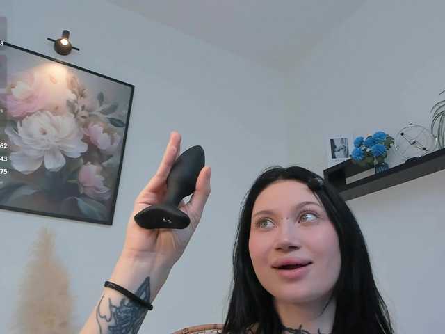 PLUXURY- —  inst: alice_pluxury   goal: take off my shorts and spank me @sofar   @total  