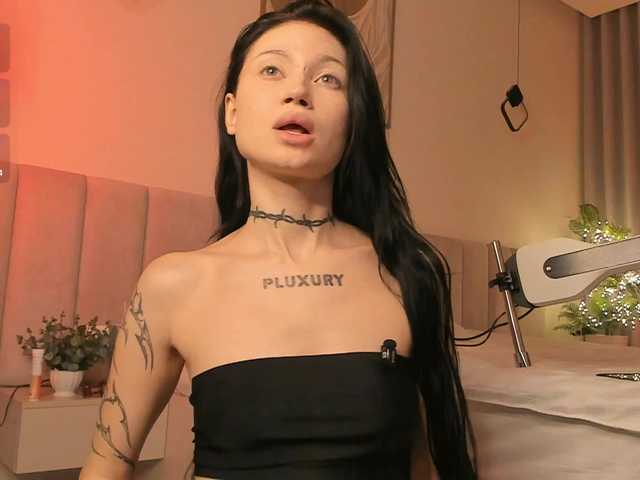 PLUXURY-'s BongaCams show and profile