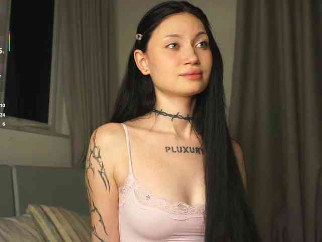 PLUXURY- webcam