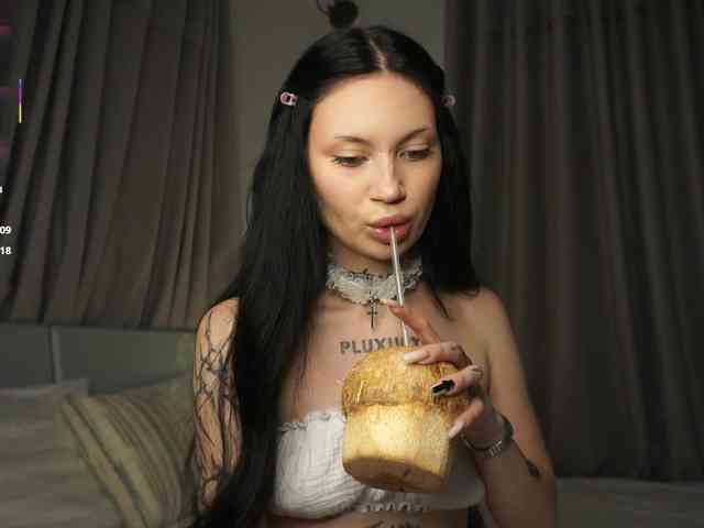 PLUXURY- webcam