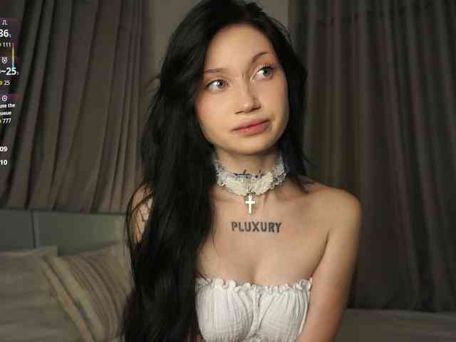 PLUXURY- webcam